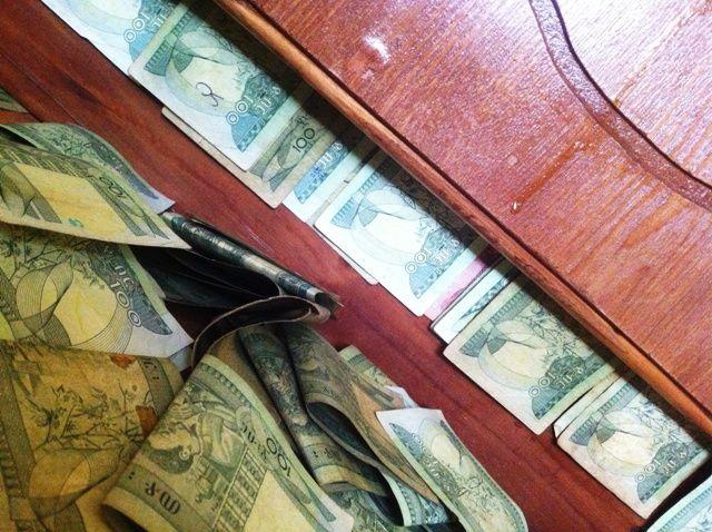ethiopian birr 100 note denomination overflowing from closet