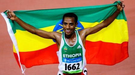 kenenisa bekele running with ethiopian flag