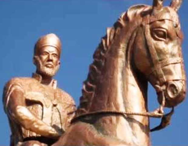 ras alula on horseback statue